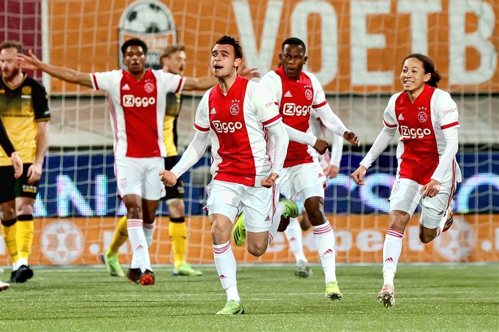Jong Ajax in slotfase naast Roda JC; image source: Pro Shots