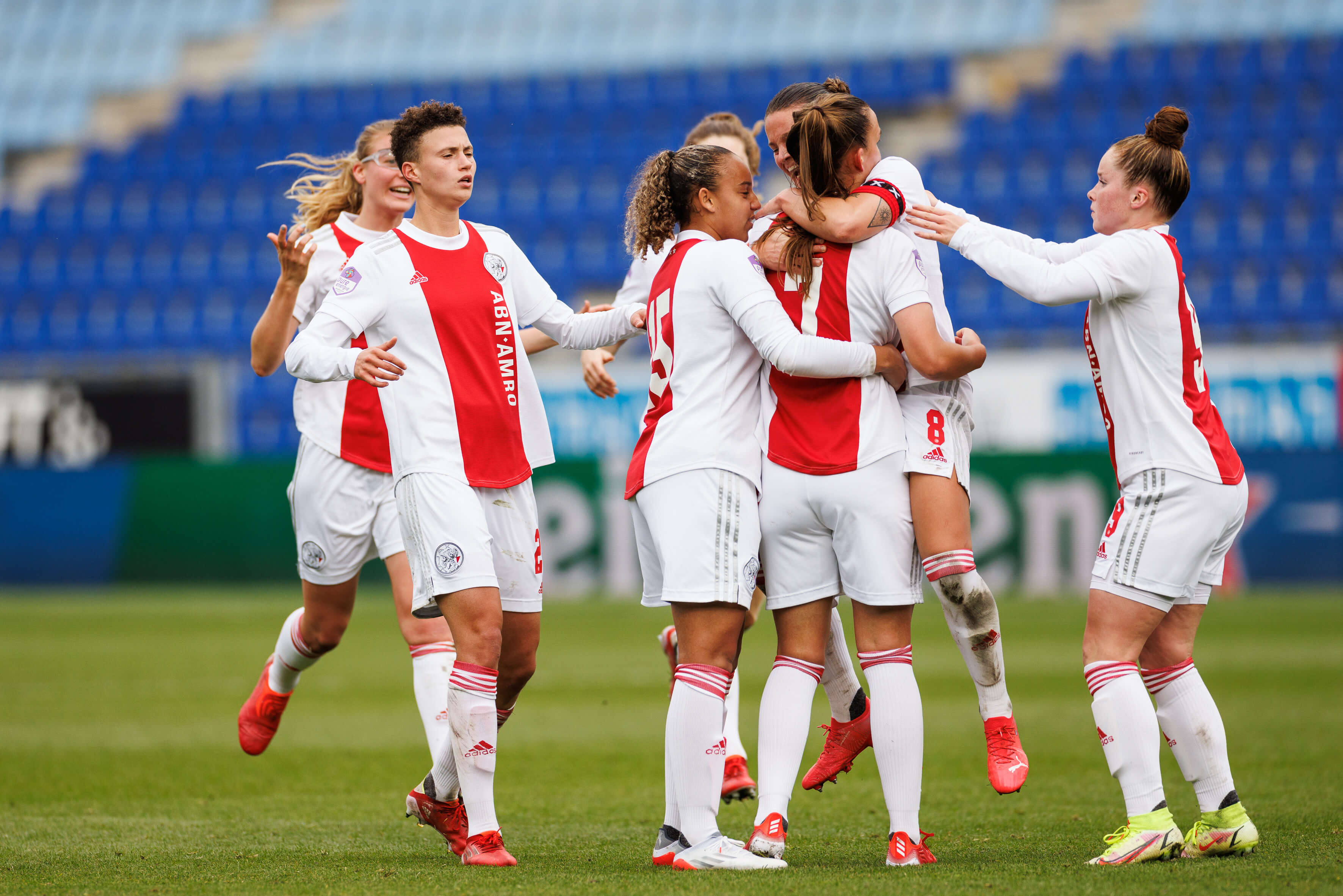Ajax Vrouwen overtuigen met winst tegen PEC Zwolle; image source: Pro Shots