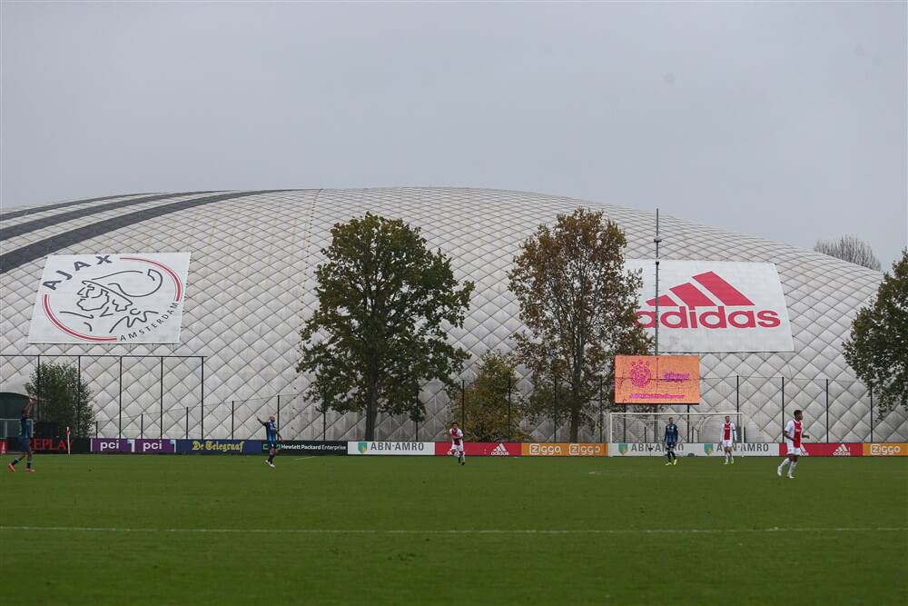 "Ajax speelt onderling oefenduel nadat er geen tegenstander gevonden kon worden"; image source: Pro Shots