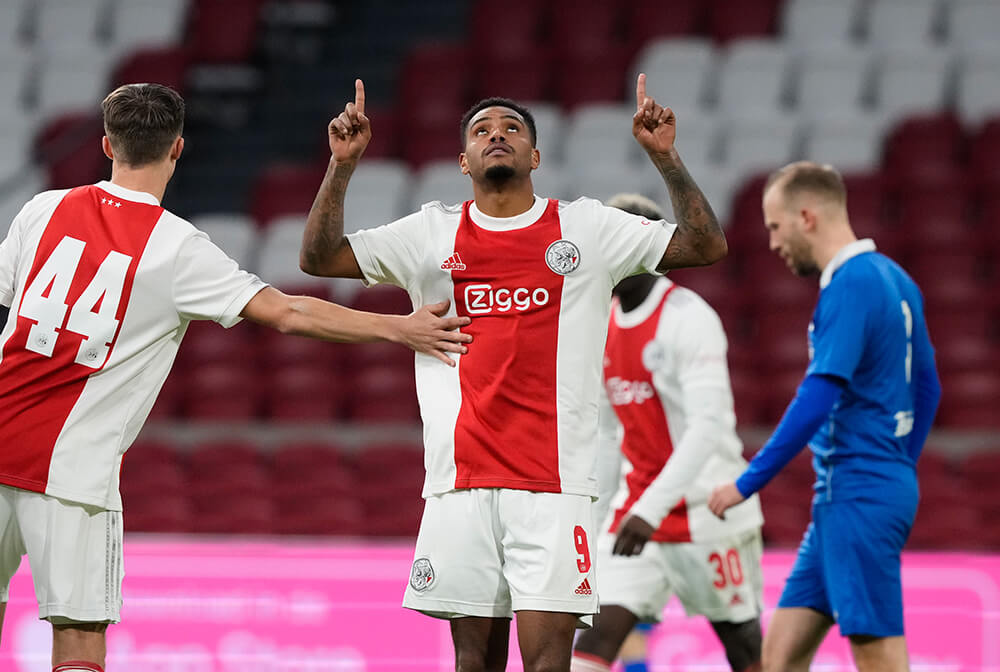 Ajax in bekerniemendalletje met 4-0 langs amateurs Barendrecht; image source: Pro Shots