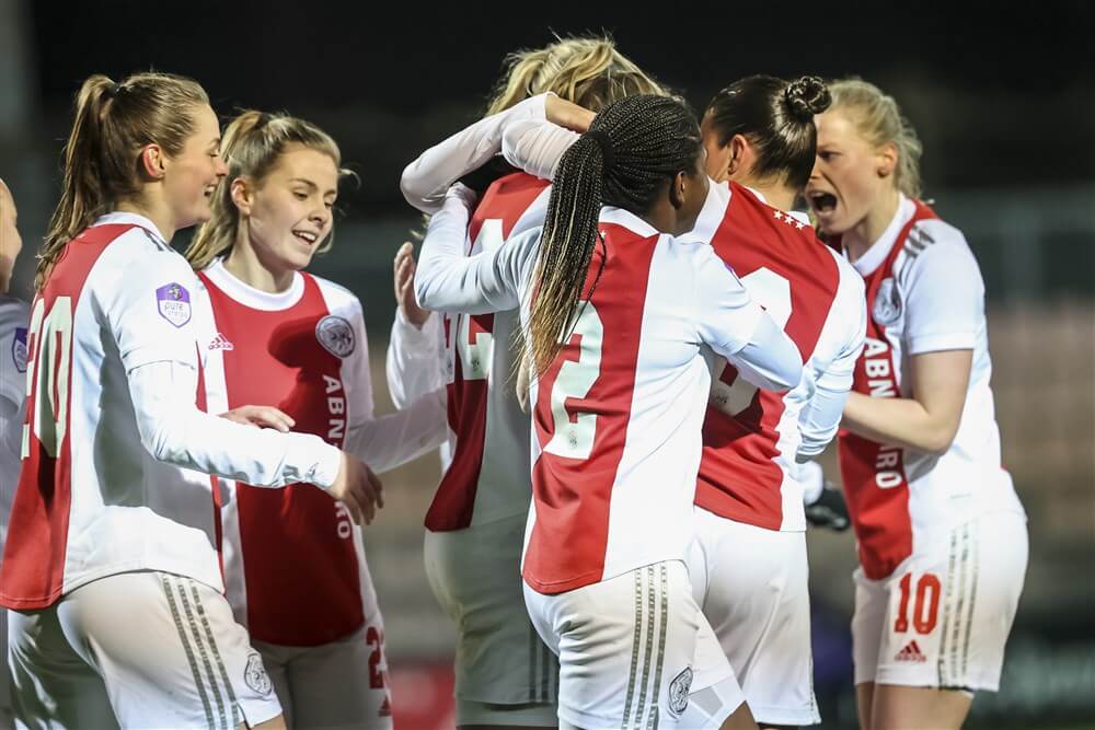 Ajax Vrouwen weer aan kop na winst tegen Zwolle; image source: Pro Shots