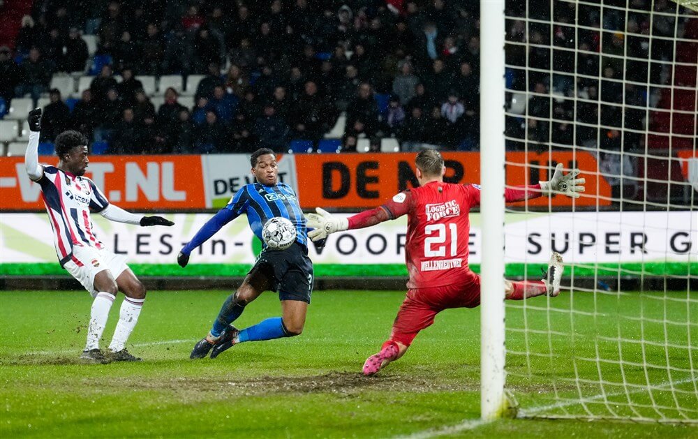 Jurriën Timber bezorgt slordig Ajax winst in Tilburg; image source: Pro Shots