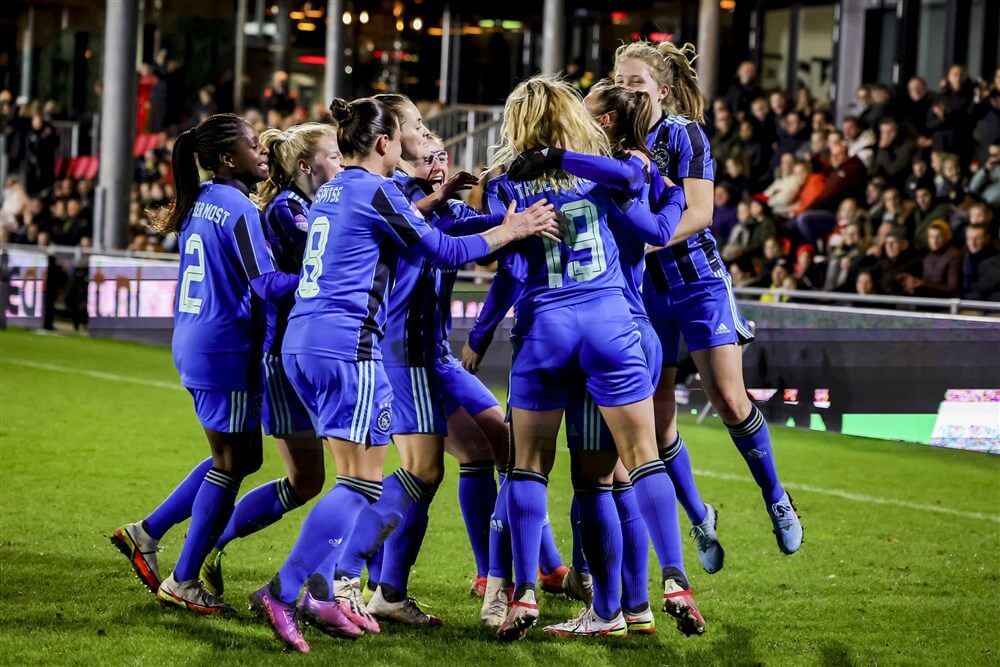 Ajax Vrouwen weer aan kop na winst in Eindhoven; image source: Pro Shots