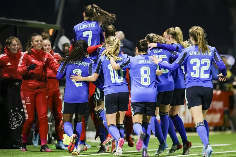 Ajax Vrouwen haalt uit in bekerduel tegen Twente; image source: Pro Shots