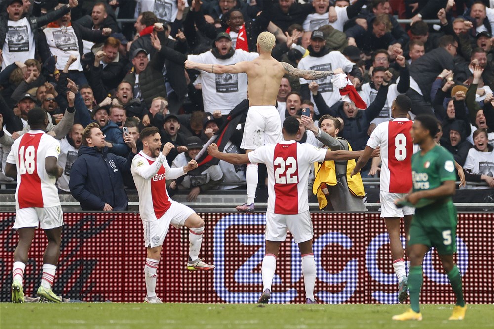 Ajax opnieuw de sterkste in zinderende Klassieker; image source: Pro Shots