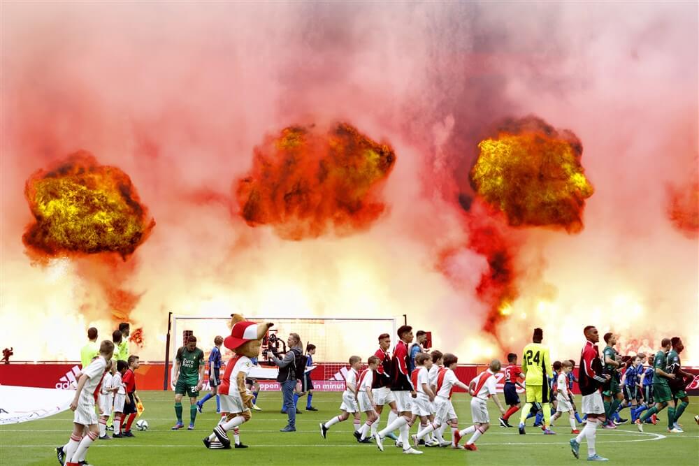Ajax ontvangt geldboete van KNVB vanwege vuurwerk tijdens Klassieker; image source: Pro Shots