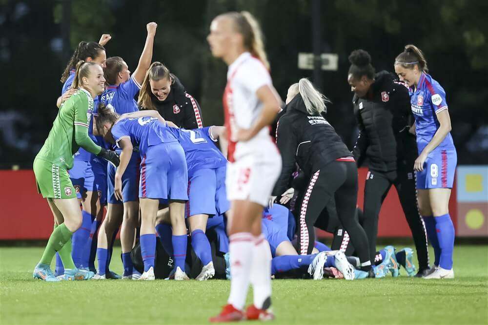 Ajax Vrouwen eindigt competitie met nederlaag tegen kampioen FC Twente; image source: Pro Shots