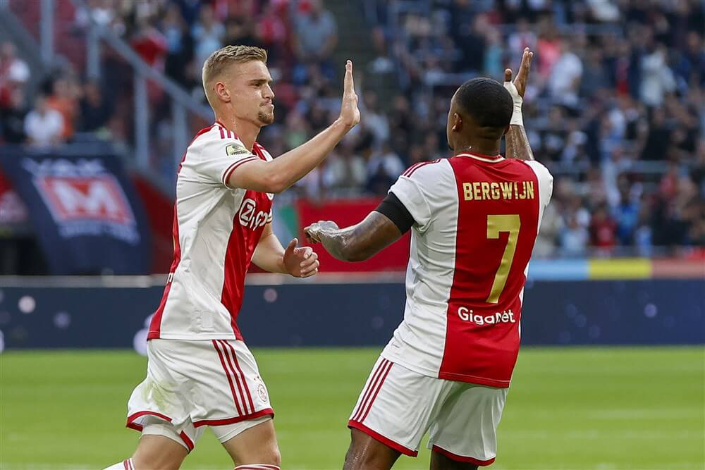 Ajax kent ook geen enkel probleem met sc Heerenveen; image source: Pro Shots