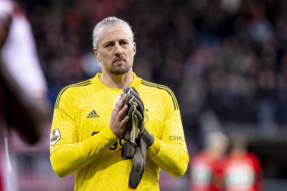 "Ajax biedt Remko Pasveer nieuw contract aan"; image source: Pro Shots