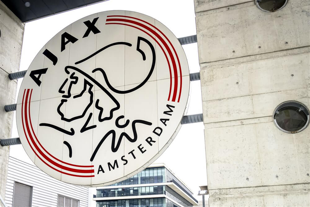 "Ajax vult functie van hoofd jeugdopleiding voorlopig intern in"; image source: Pro Shots