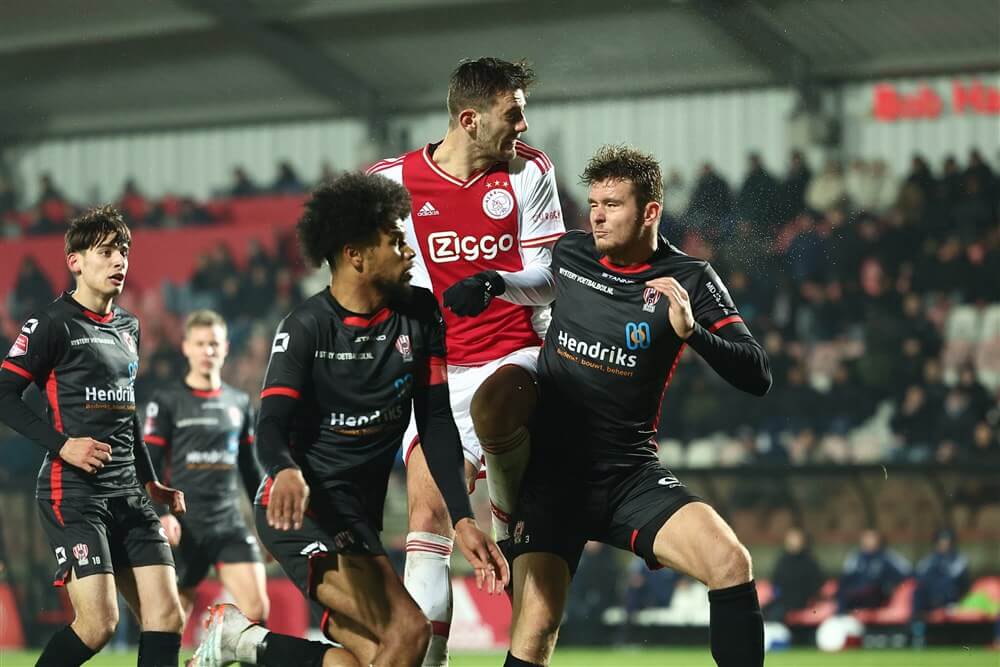 Jong Ajax verliest in eigen huis van TOP Oss; image source: Pro Shots