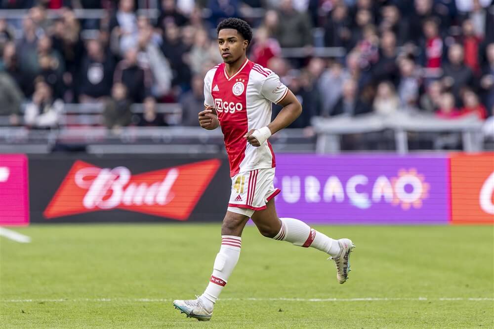 "Zaakwaarnemer Nathan van Kooperen haalt uit naar Ajax"; image source: Pro Shots