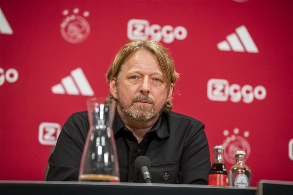 "RvC Ajax durft uit angst voor juridische stappen Sven Mislintat niet op non-actief te zetten"; image source: Pro Shots