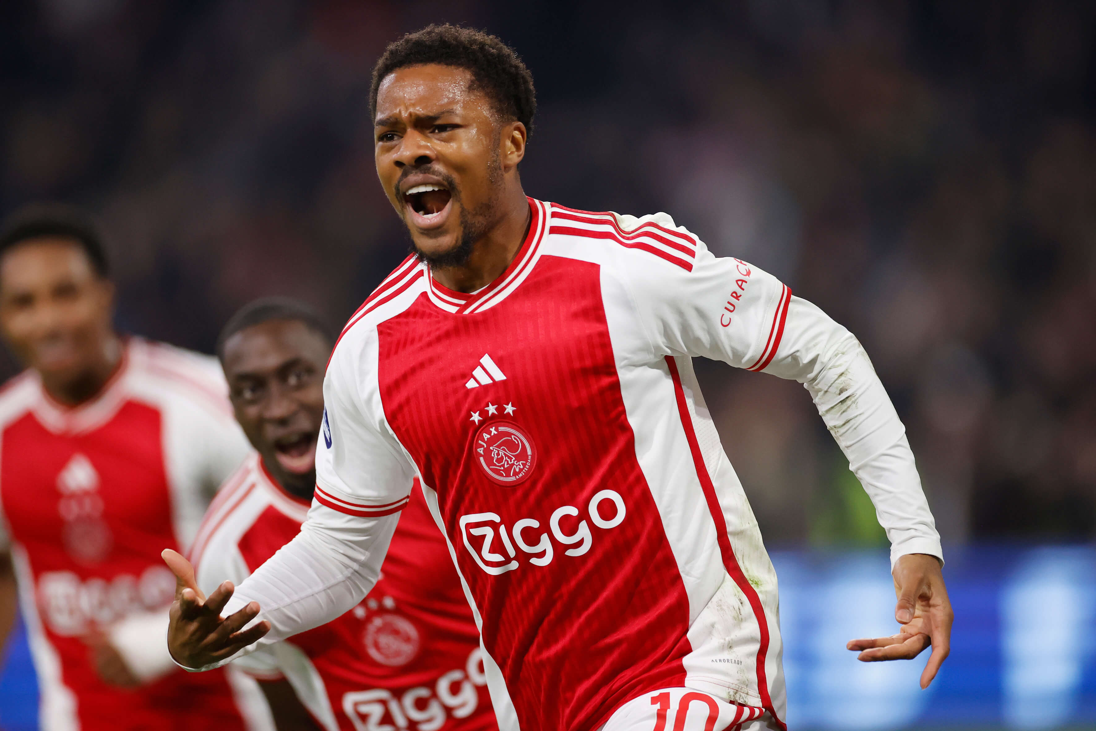 Ajax zet Heerenveen opzij met 4-1 dankzij 2 goals van Akpom; image source: Pro Shots