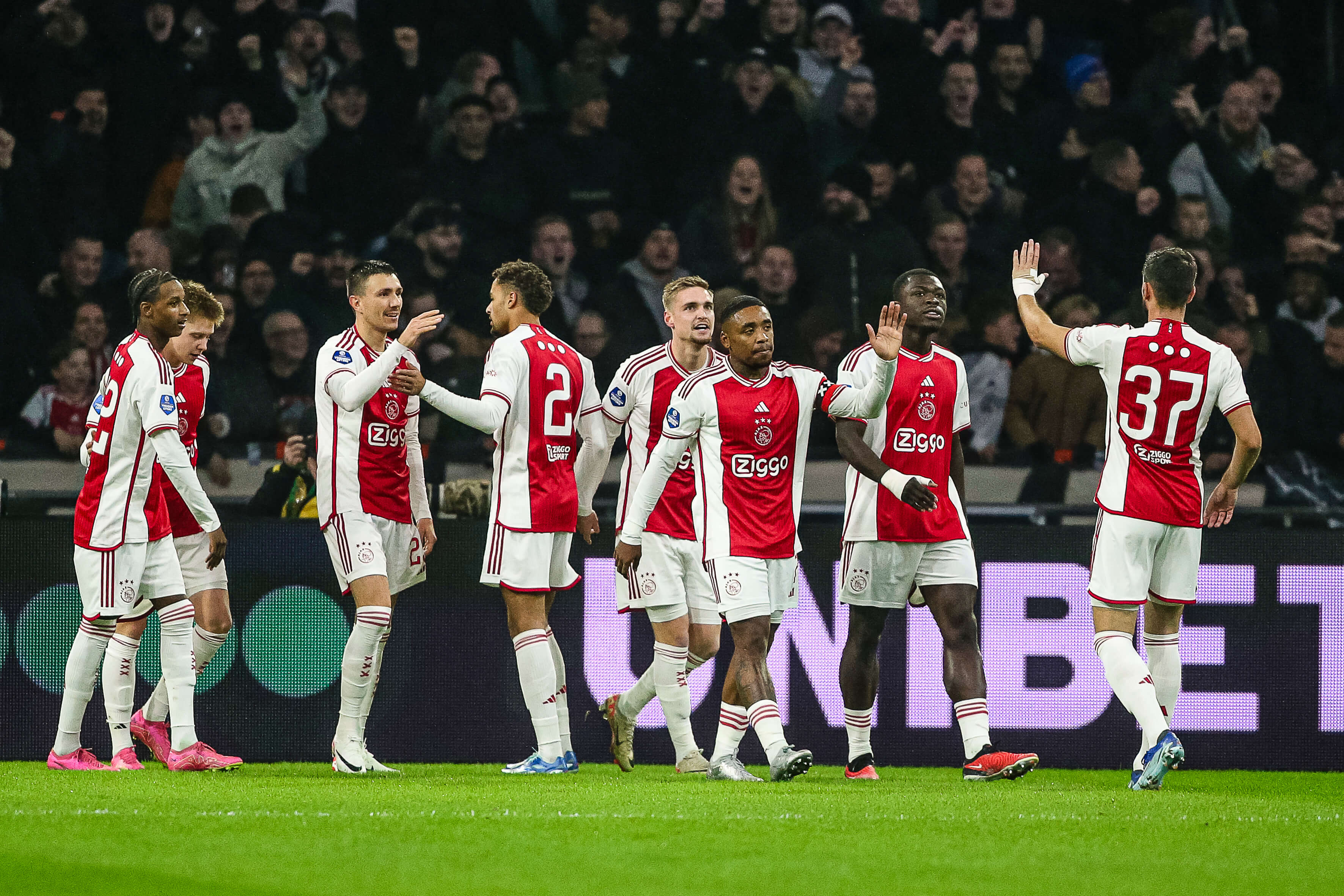 Ajax wint van Sparta met 2-1 en stijgt naar plek 5; image source: Pro Shots