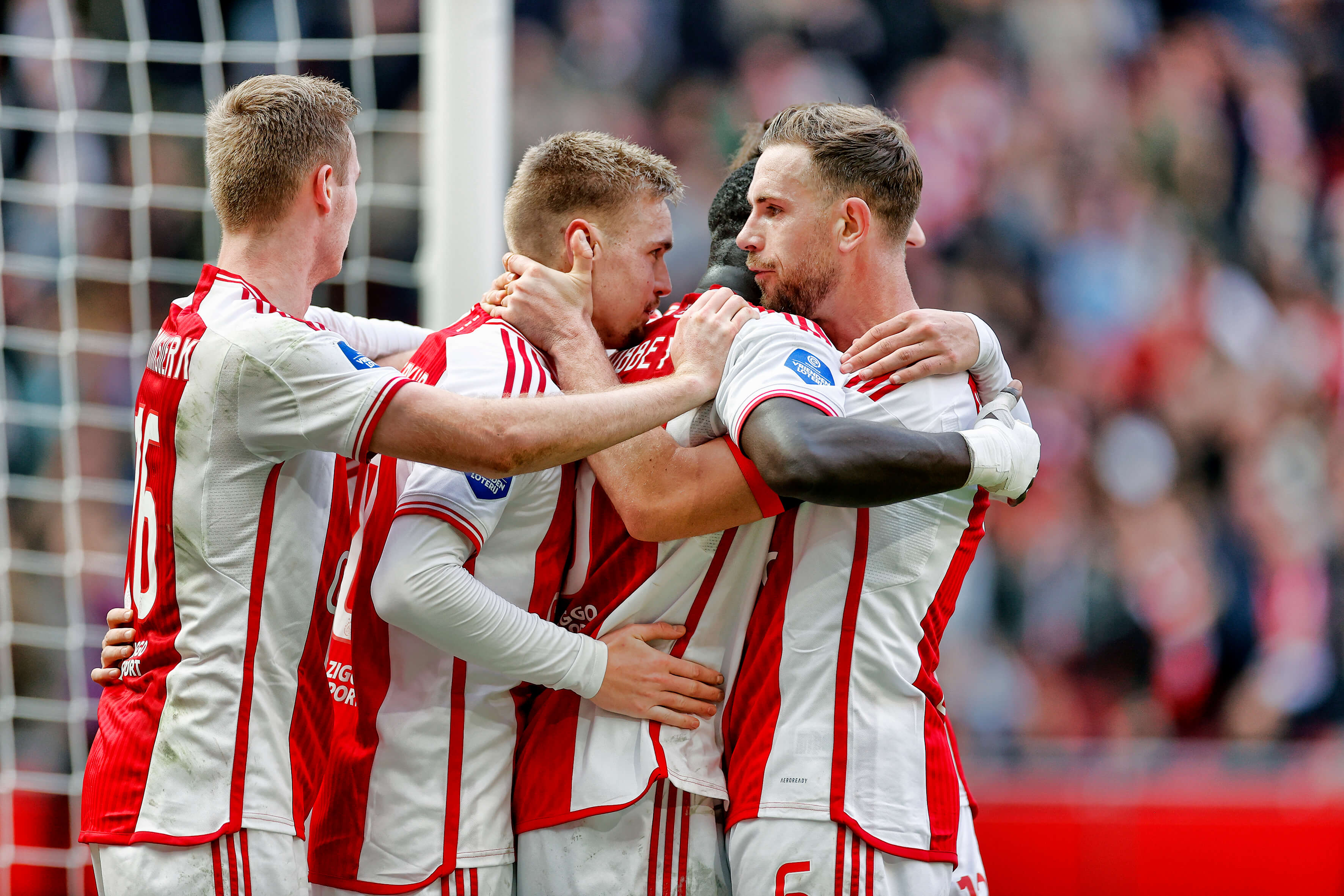 Ajax verslaat FC Utrecht met 2-0 door goals van Brobbey en Taylor; image source: Pro Shots