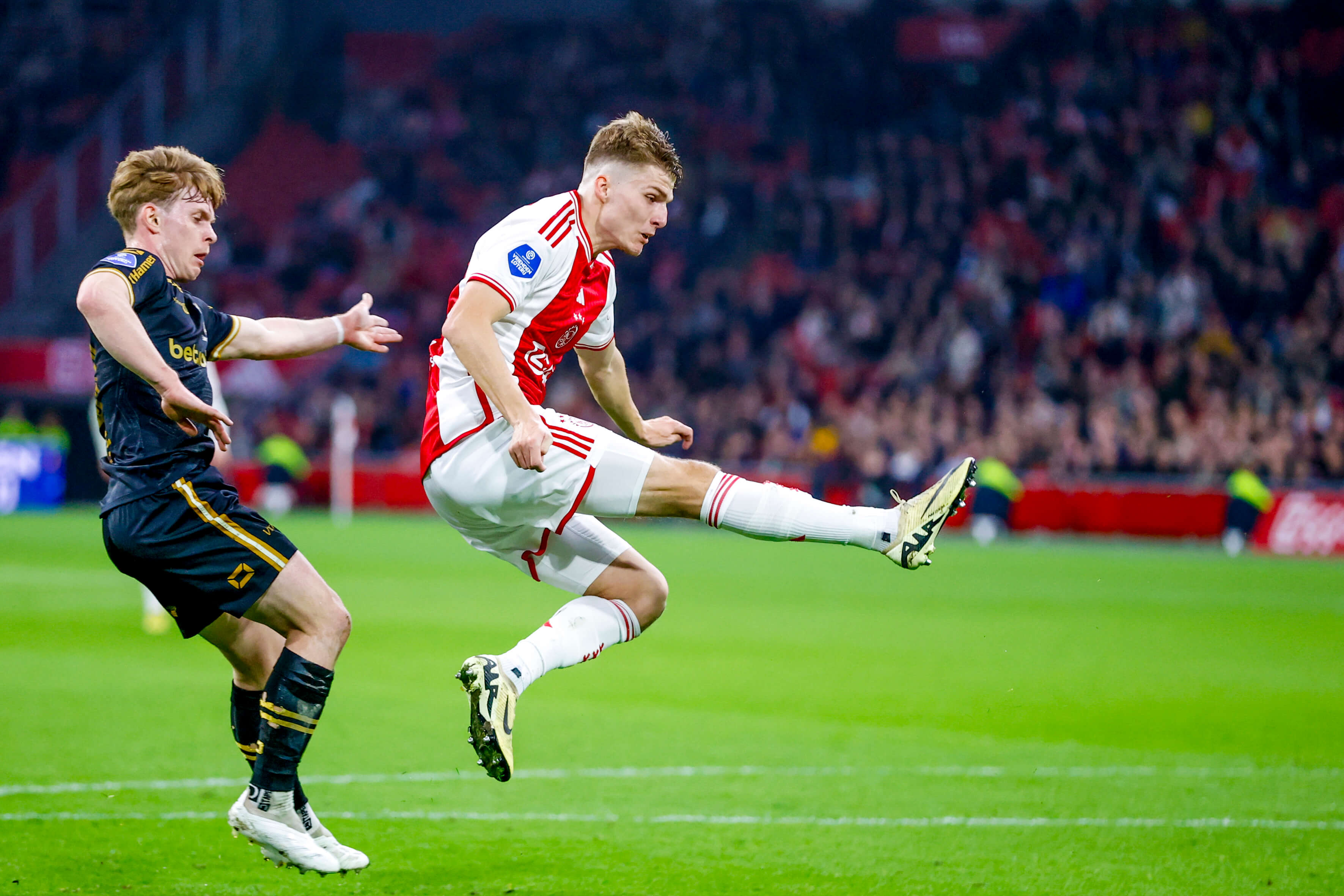Ajax overtuigt niet en laat Go Ahead op gelijke hoogte komen; image source: Pro Shots