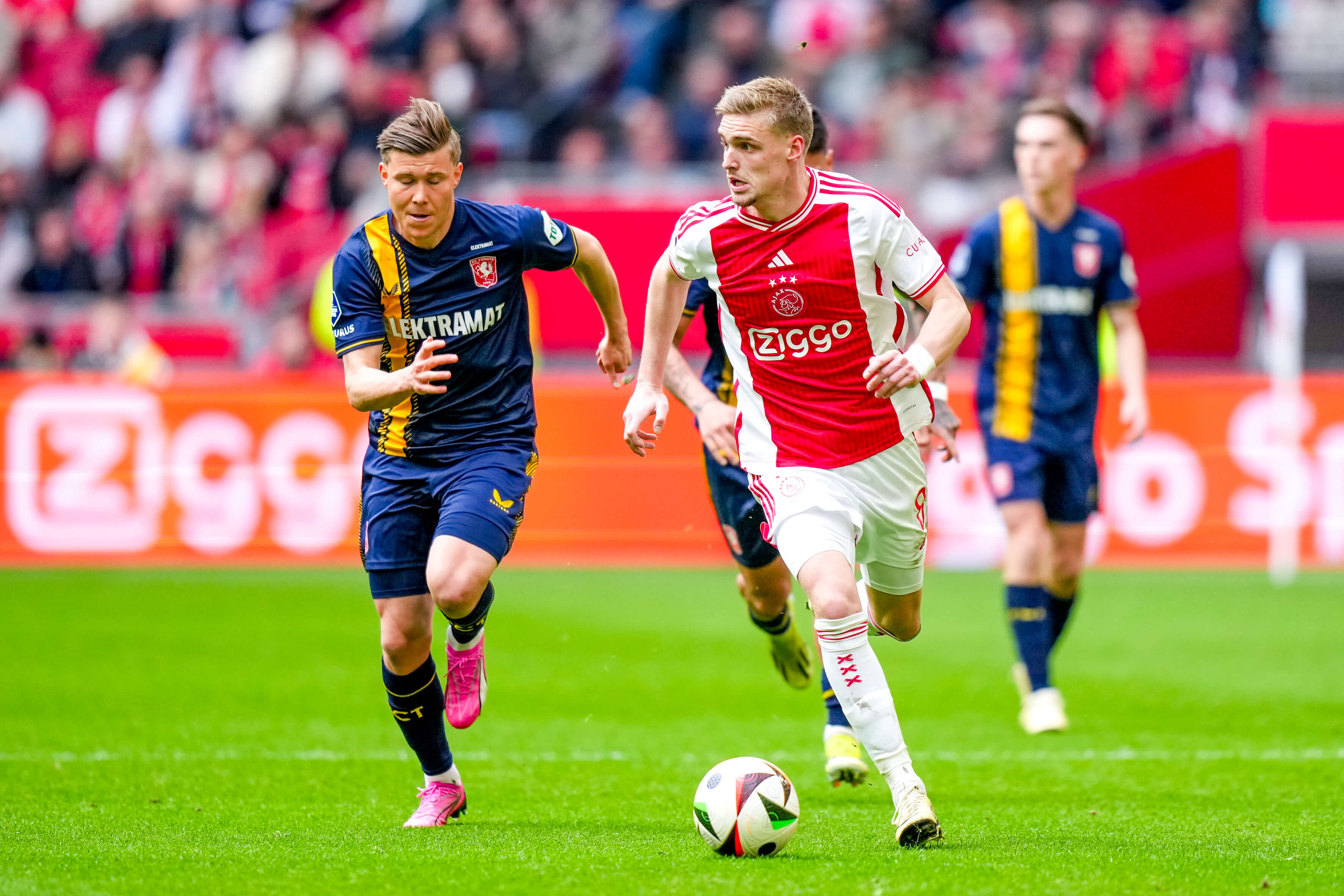"Kenneth Taylor bezig aan laatste weken bij Ajax"; image source: Pro Shots