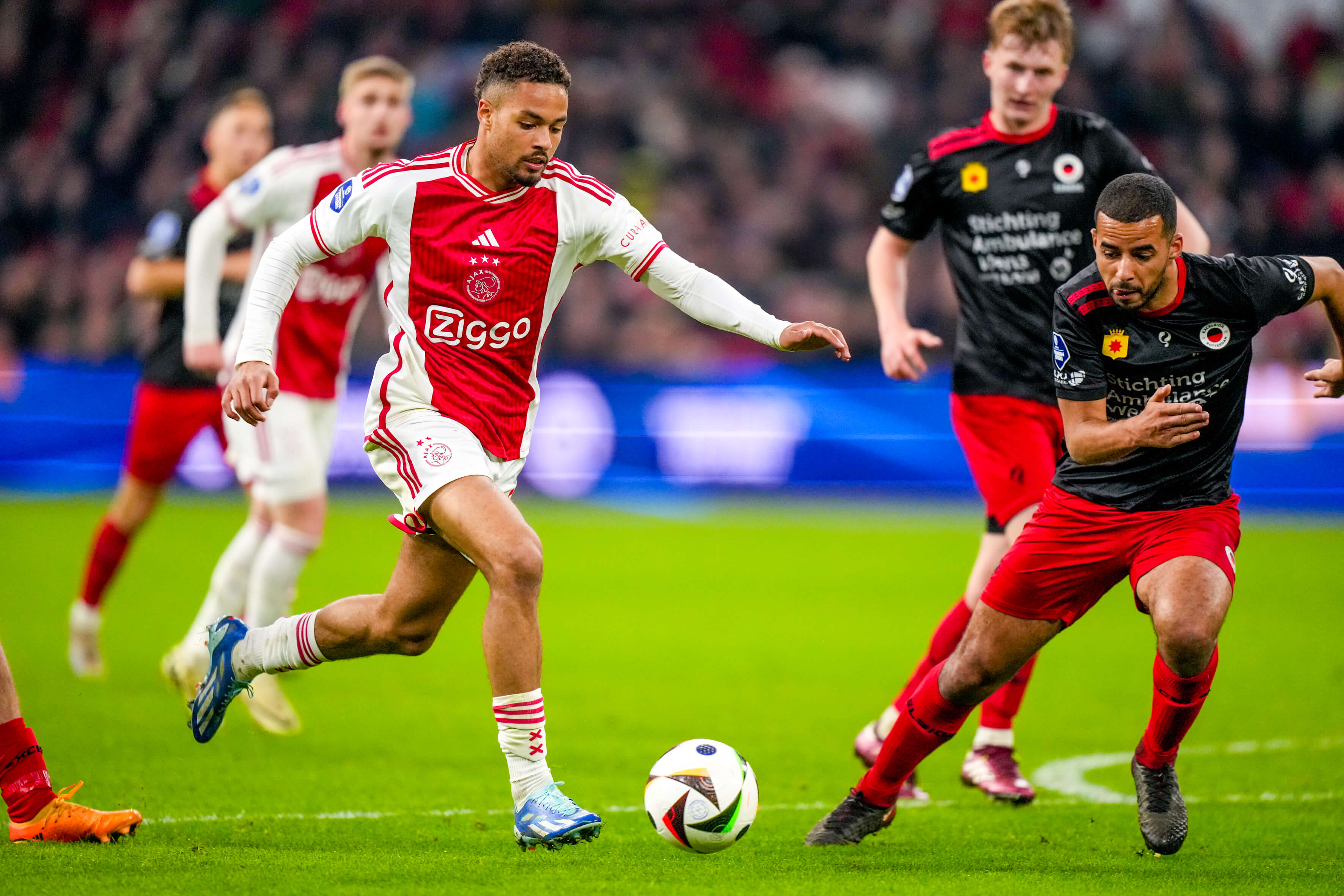 Ajax redt ternauwernood punt tegen Excelsior; image source: Pro Shots