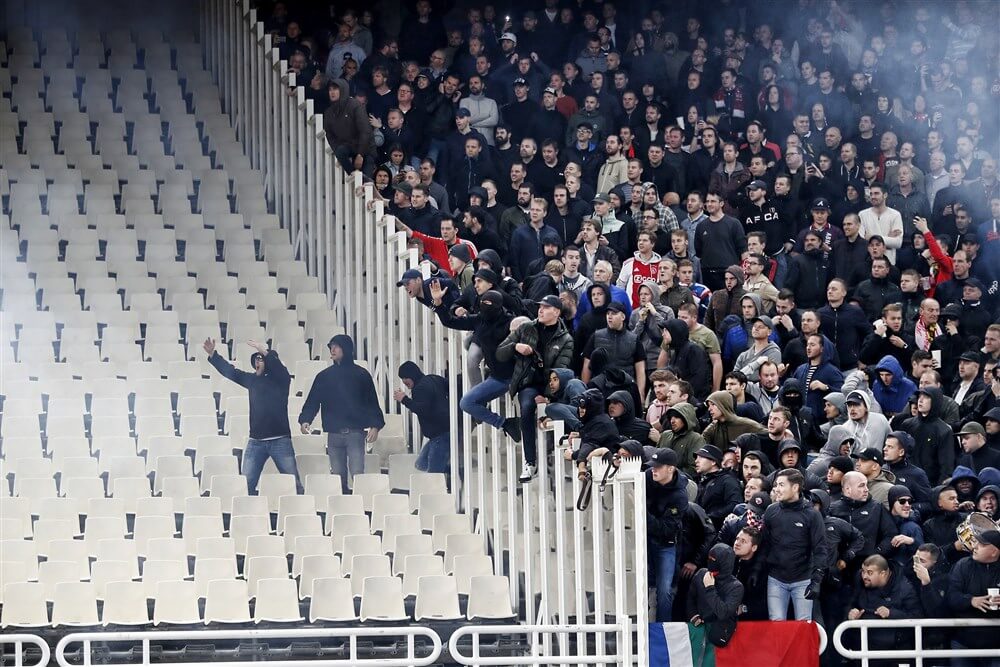 Geen straf voor Ajax na ongeregeldheden tijdens duel tegen AEK Athene; image source: Pro Shots