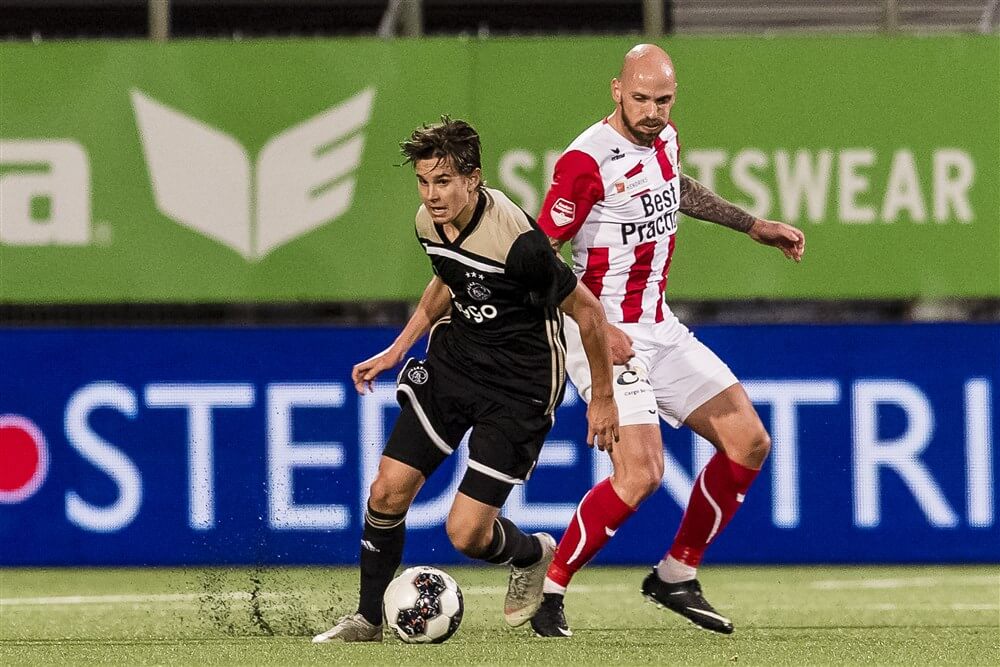 Jong Ajax verliest mede door wereldgoal van TOP Oss; image source: Pro Shots