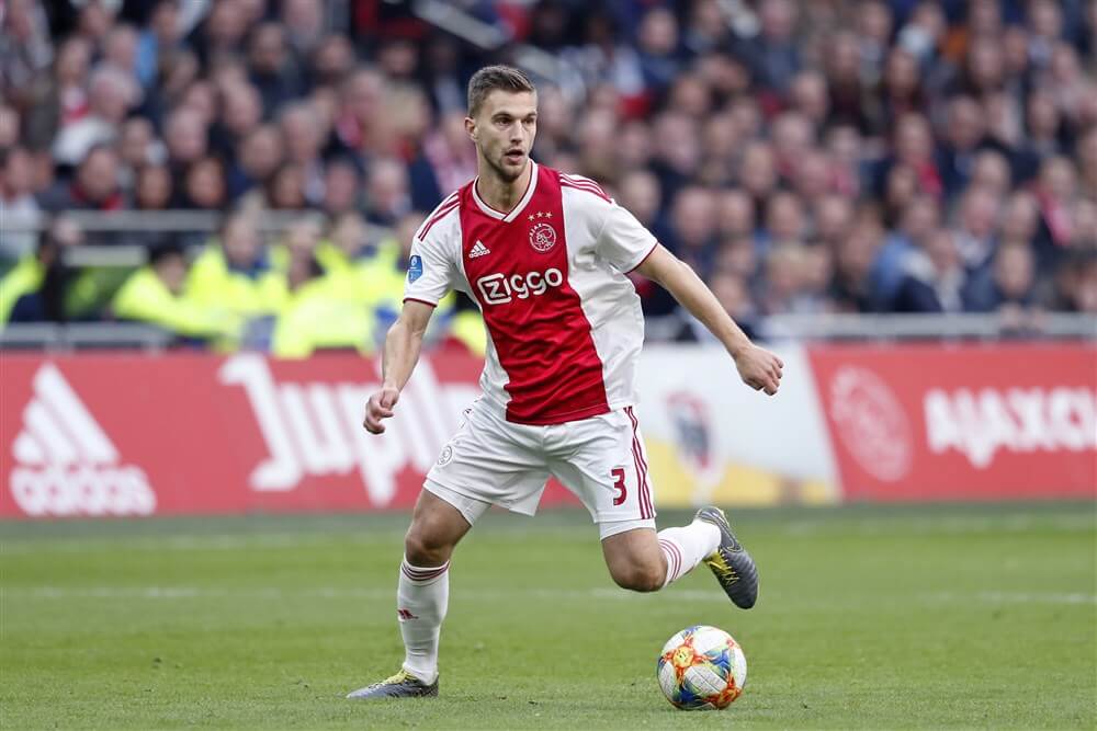 "Ajax wil contract van Joël Veltman voorlopig niet verlengen, maar speler wel behouden"; image source: Pro Shots