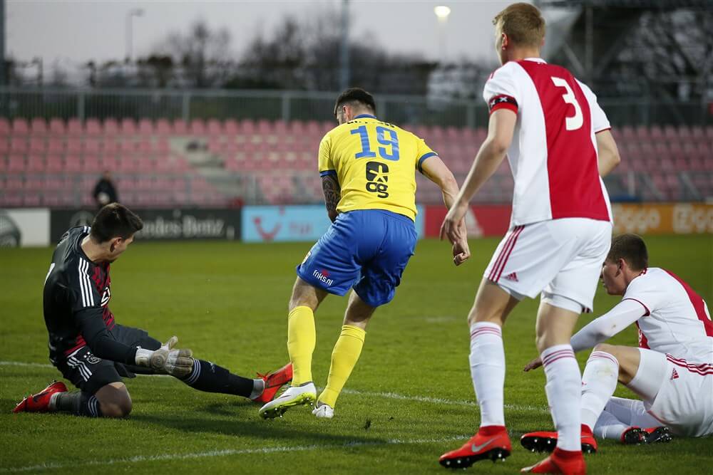 Jong Ajax in eigen huis vernederd door Cambuur; image source: Pro Shots