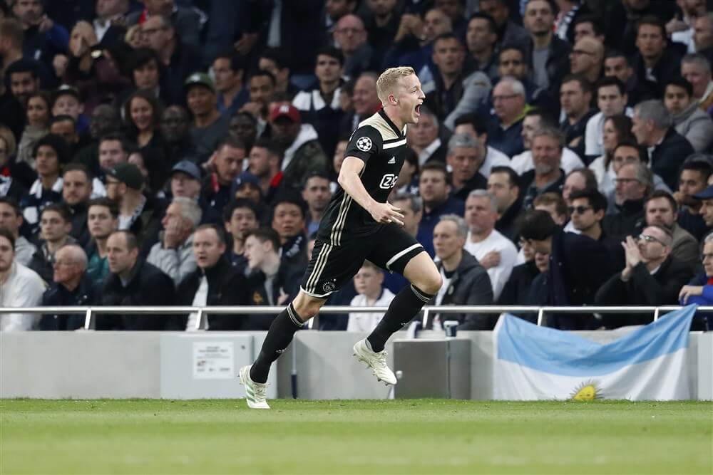 Ajax boekt uitstekende overwinning op bezoek in Londen; image source: Pro Shots