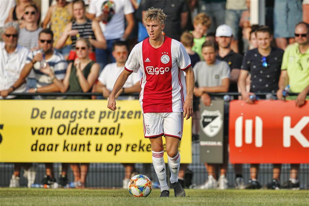 "PEC Zwolle en Ajax akkoord over huurtransfer Dennis Johnsen"; image source: Pro Shots