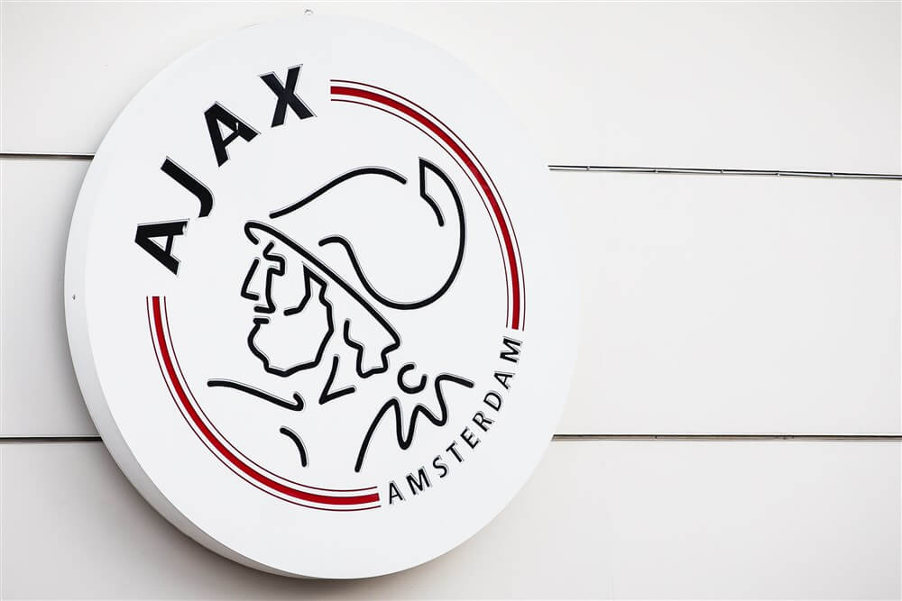 "Ajax zoek nog linksback en controlerende middenvelder"; image source: Pro Shots
