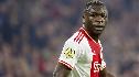 Ajax ontsnapt aan blamerende oefennederlaag tegen Volendam en wint alsnog