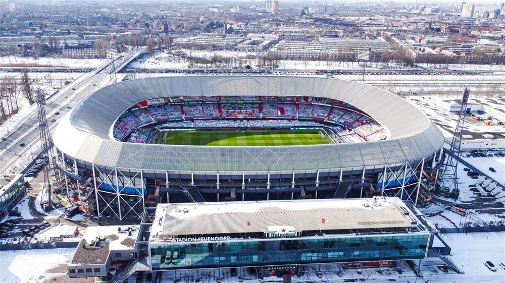 "Feyenoord vraagt om tweede loonoffer en moet komende zomer spelers verkopen"; image source: Pro Shots