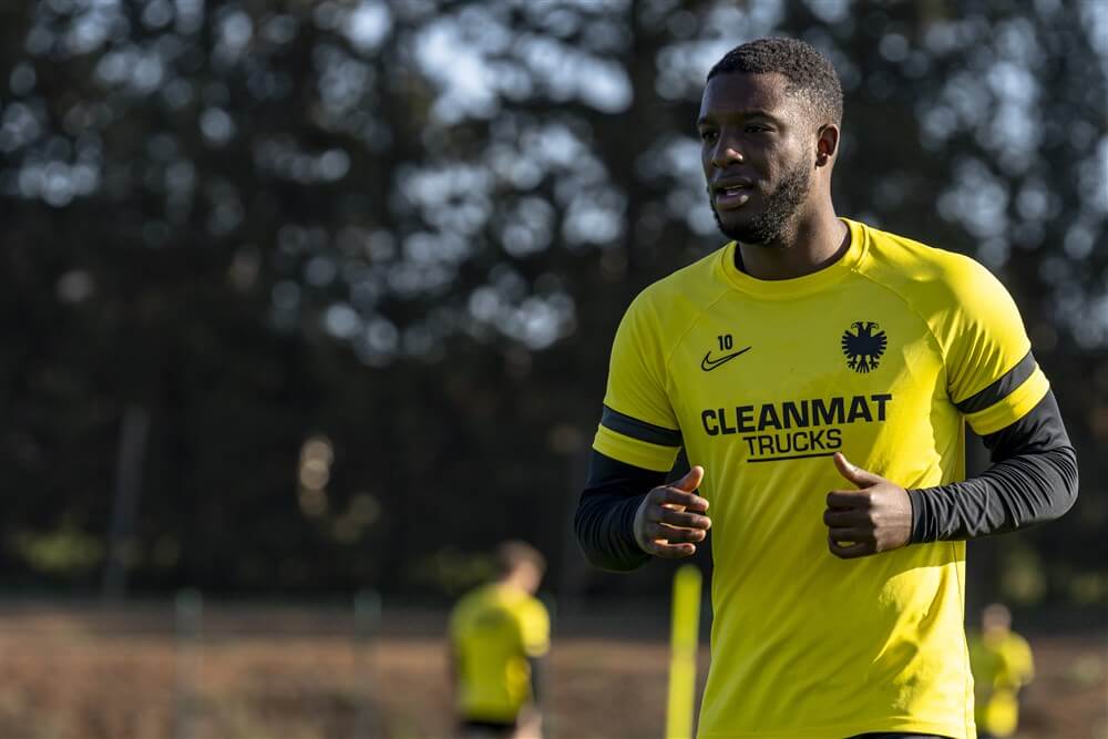 "Vitesse wil forse transfersom voor Riechedly Bazoer"; image source: Pro Shots