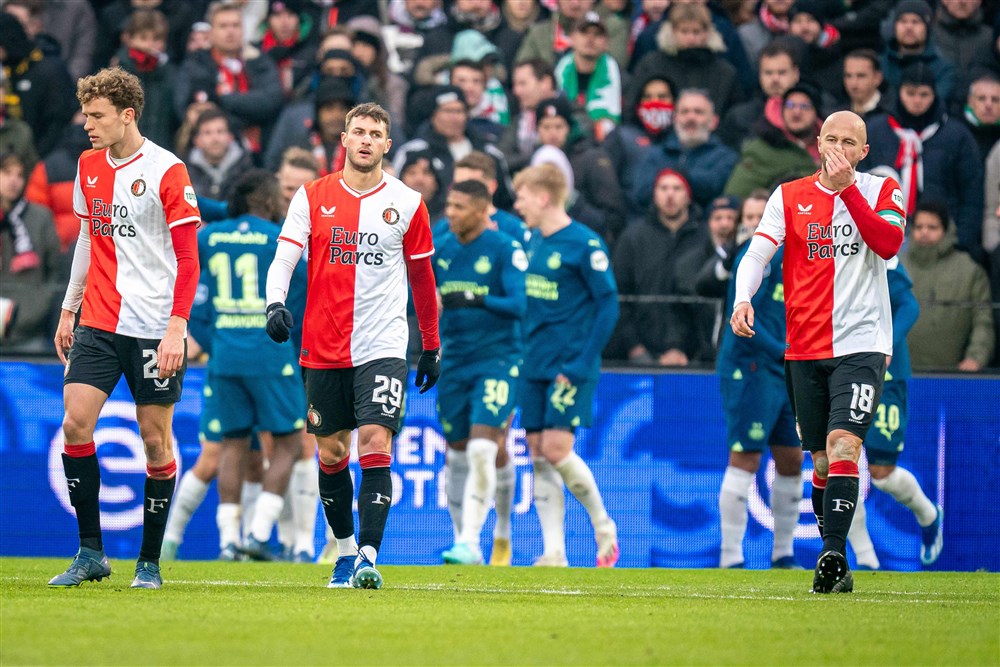 PSV deelt Feyenoord klap uit in strijd om de titel; image source: Pro Shots