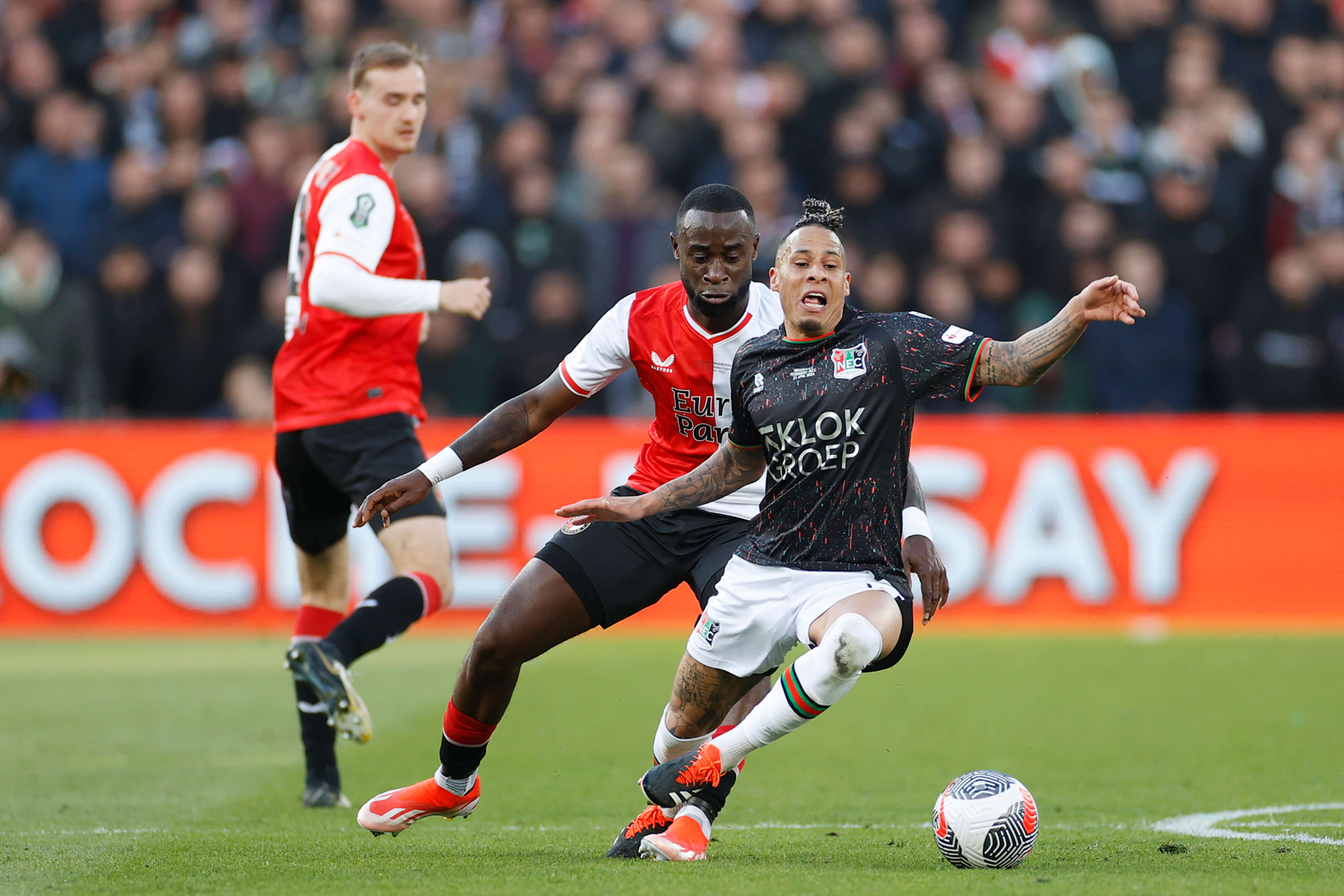 LIVE: Feyenoord verder met 10 man na tweede geel Minteh; image source: Pro Shots