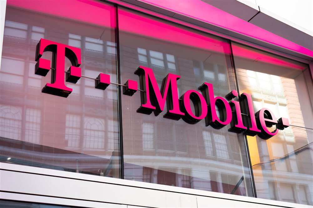 "Feyenoord en T-Mobile in verregaande onderhandelingen over hoofdsponsorschap"; image source: Pro Shots