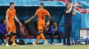 Steven Berghuis valt in tijdens wanvertoning van Nederlands elftal