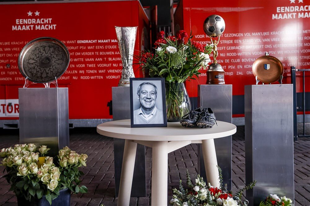 Zaterdag afscheidsdienst Willy van der Kuijlen in Philips Stadion; image source: Pro Shots