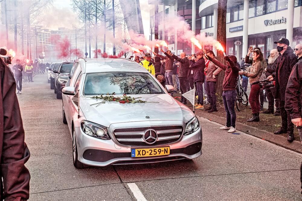 Duizenden PSV-supporters herdenken Willy van der Kuijlen; image source: Pro Shots