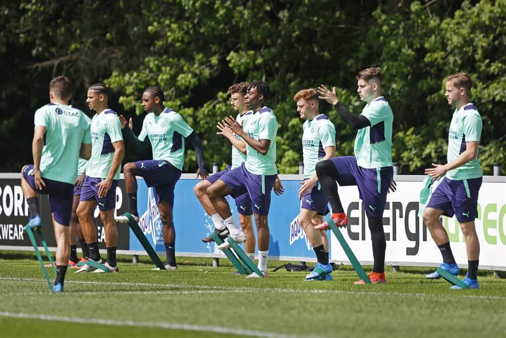 "PSV staat weer supporters toe tijdens trainingen"; image source: Pro Shots