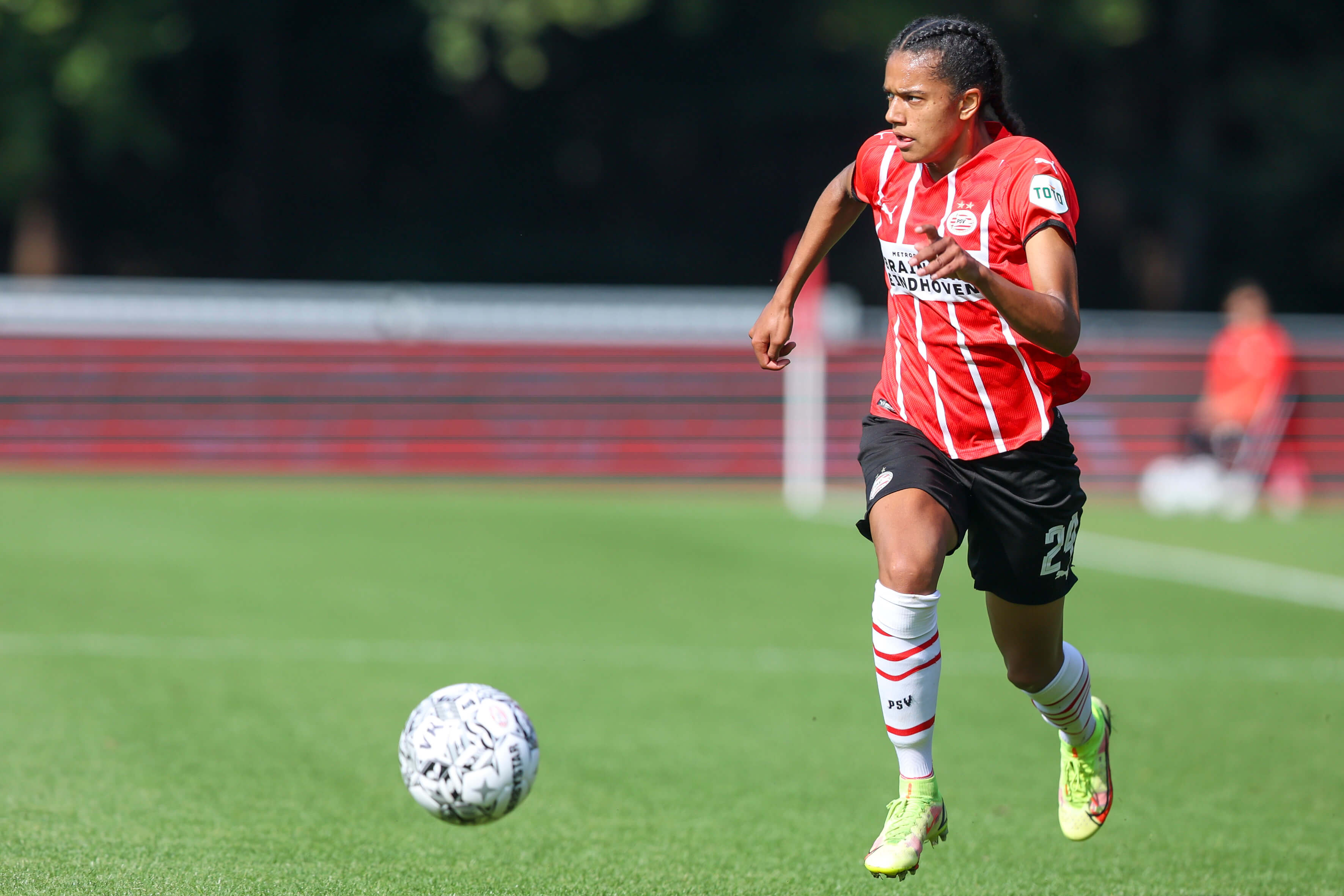 PSV Vrouwen wint na knotsgekke slotfase van ADO; image source: Pro Shots