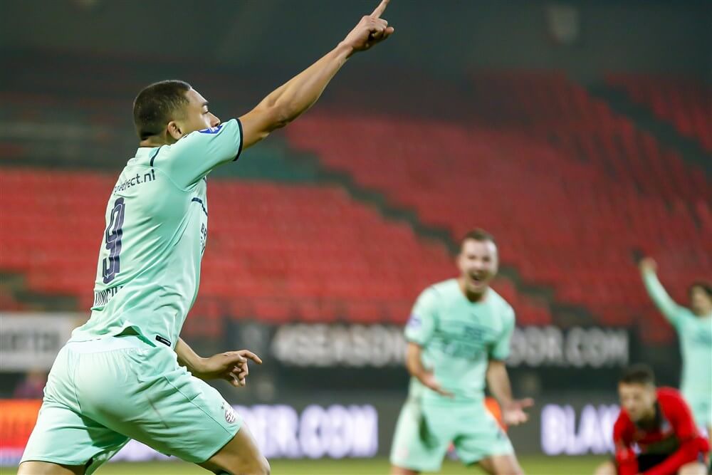 PSV flikt het in de laatste minuut en gaat aan kop van Eredivisie; image source: Pro Shots