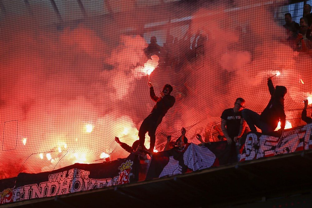 "PSV mag bij uitwedstrijd tegen Feyenoord uitvak maar voor de helft vullen"; image source: Pro Shots