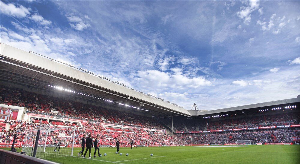 "PSV vervangt grasmat in Philips Stadion"; image source: Pro Shots