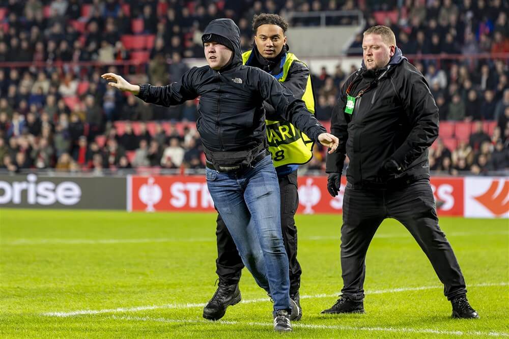 "PSV hoort over maand pas over straf van UEFA"; image source: Pro Shots