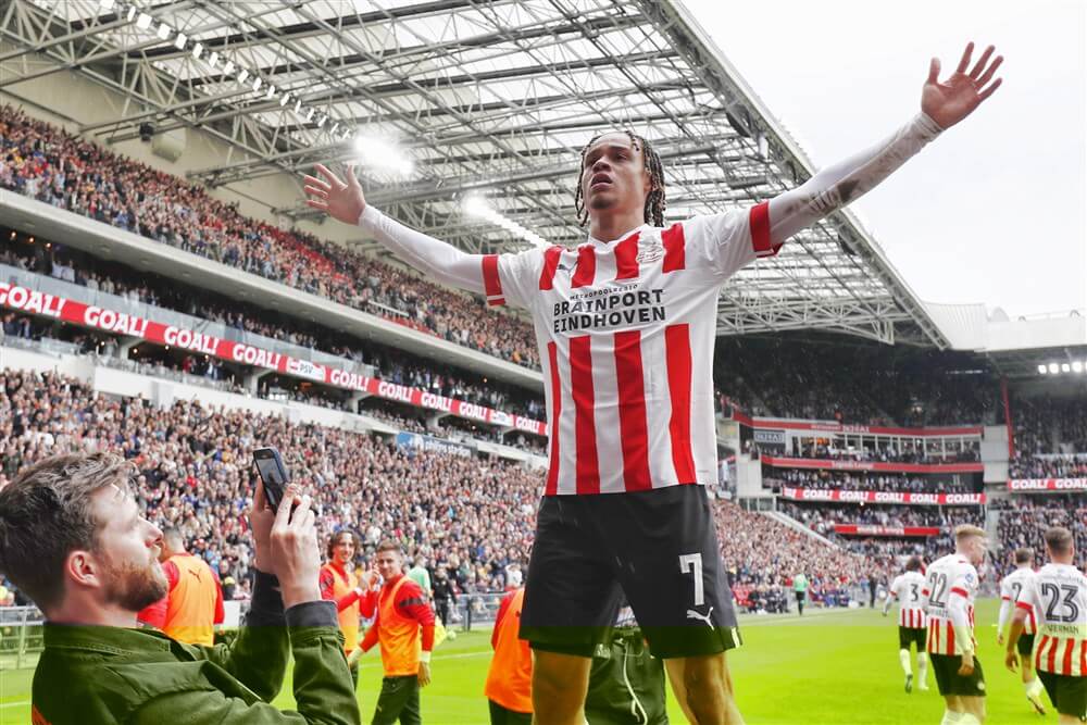PSV wint in enerverende topper van Ajax; image source: Pro Shots
