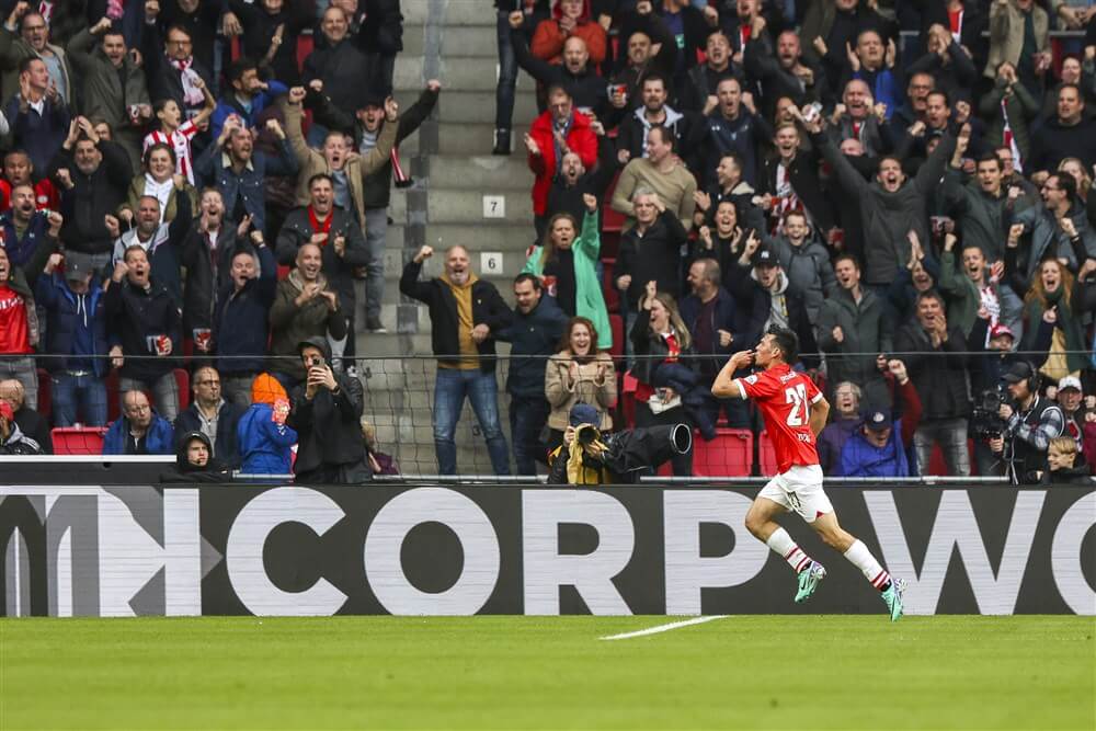 PSV walst na rust over Ajax heen; image source: Pro Shots