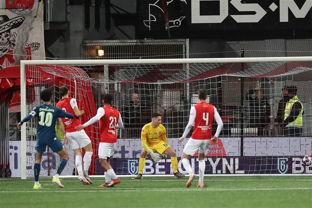 Jong PSV na spectaculaire wedstrijd gelijk tegen MVV; image source: Pro Shots