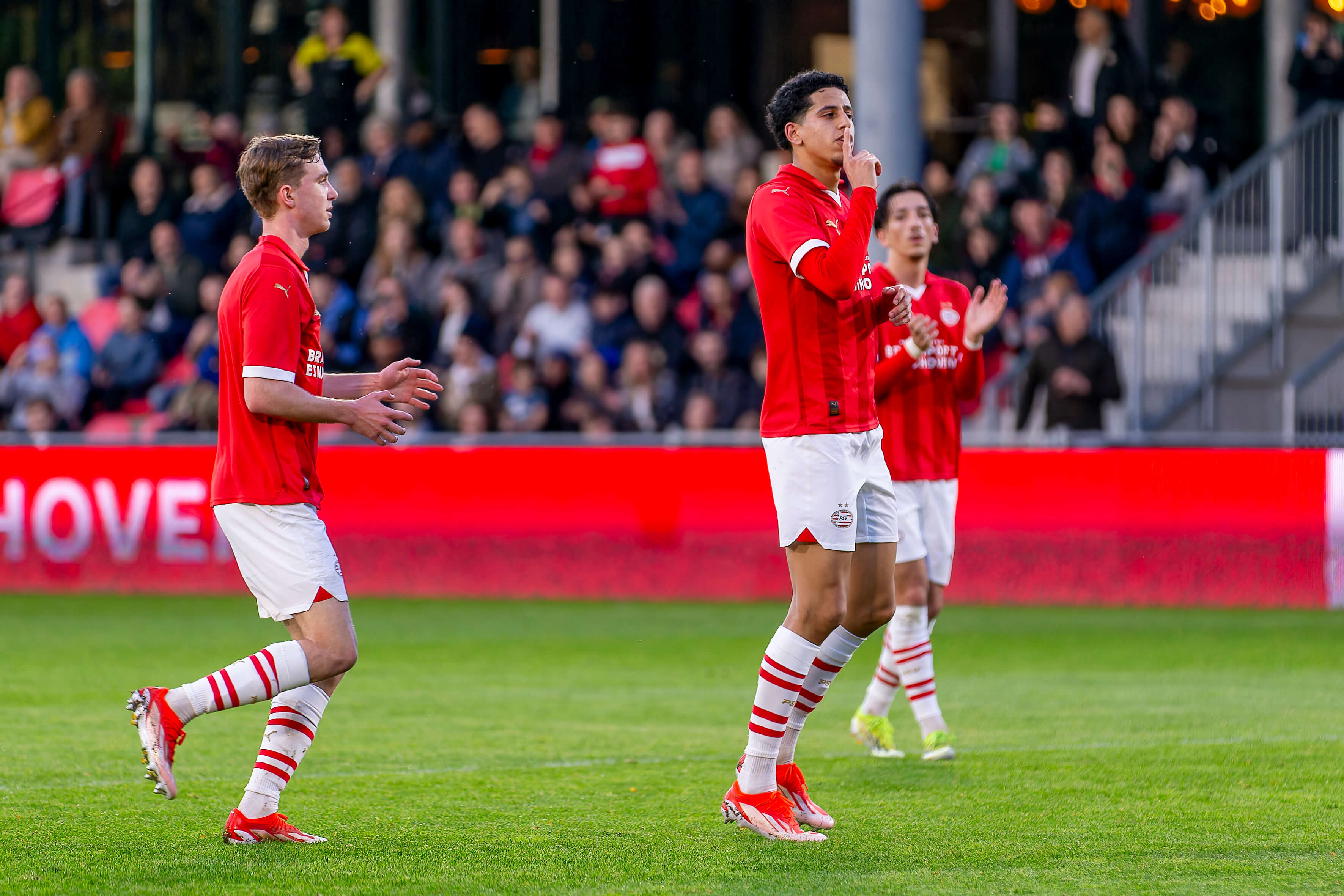 Jong PSV wint met ruime cijfers van Top Oss; image source: Pro Shots