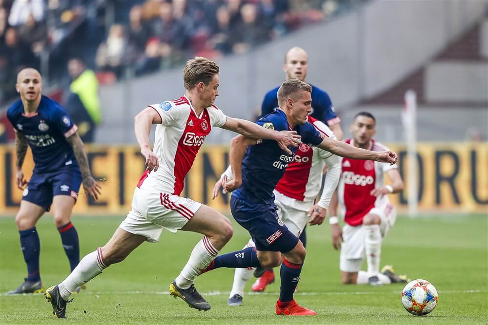 PSV verliest in Amsterdam na goedkope strafschop; image source: Pro Shots